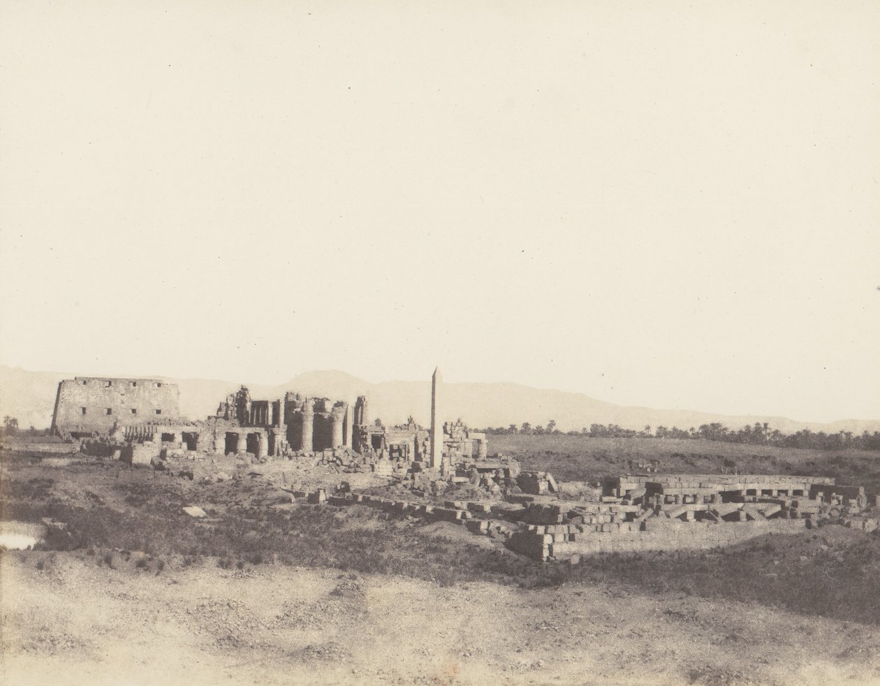 Karnak Theben, Gesamtansicht der Ruinen vom Südosten von Félix Teynard