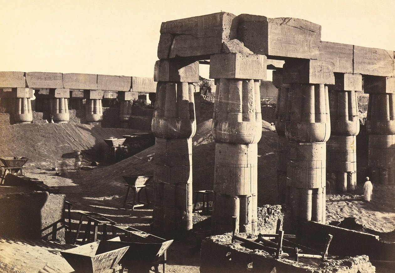 "Ägypten und Palästina": Kolonnade des Hofes des Festes von Amenhotep III im Tempel von Luxor (El-Uqsor), Ägypten von Francis Frith