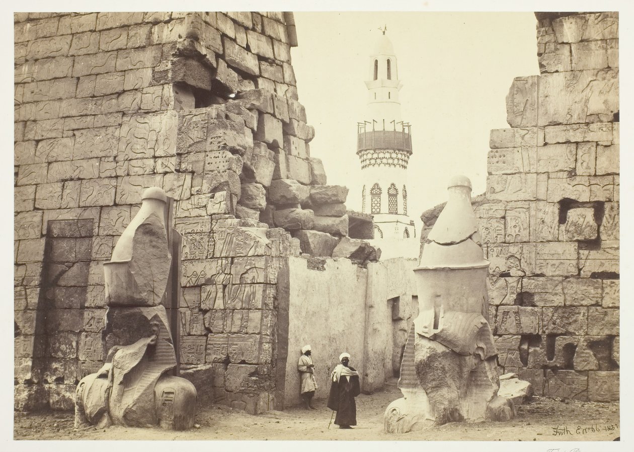 Eingang zum Großen Tempel, Luxor, 1857 von Francis Frith