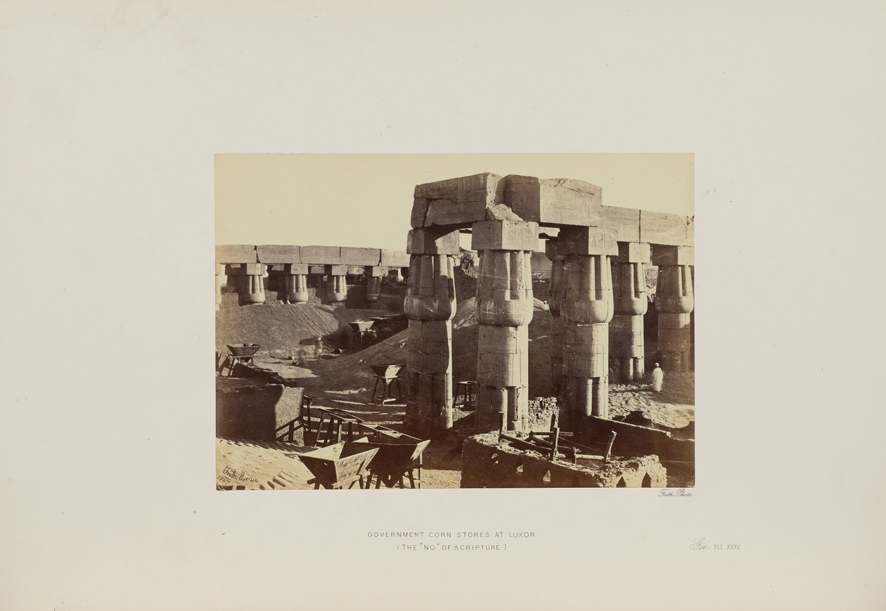 Regierungskornspeicher in Luxor (Das "Nein" der Schrift) von Francis Frith