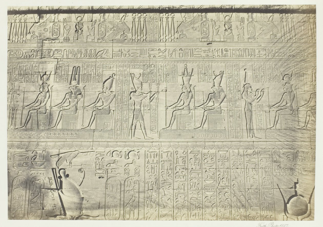 Skulpturen von der Außenwand, Dendera von Francis Frith