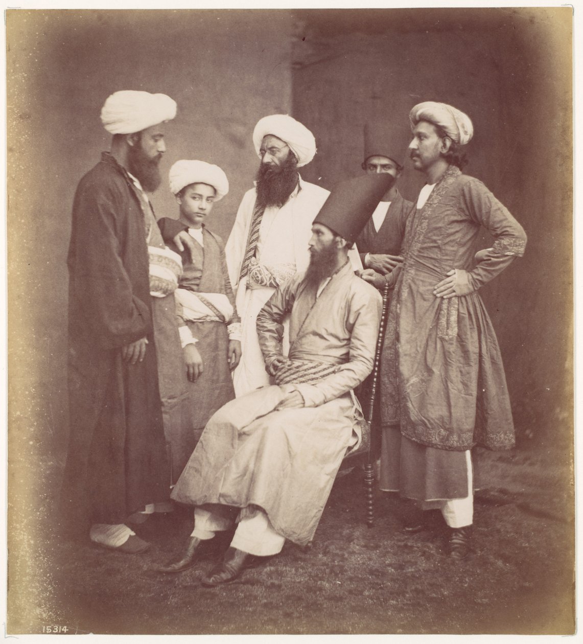 Sechs ostindische Männer von Francis Frith