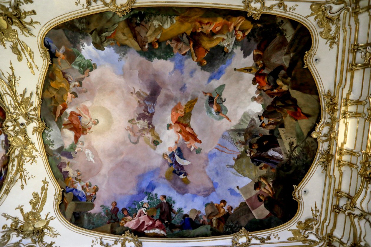 Deckenfresko in der großen Galerie im Schloss Schönbrunn, Allegorie des Friedens und Wohlstands, Wien, Österreich von Frank Buffetrille