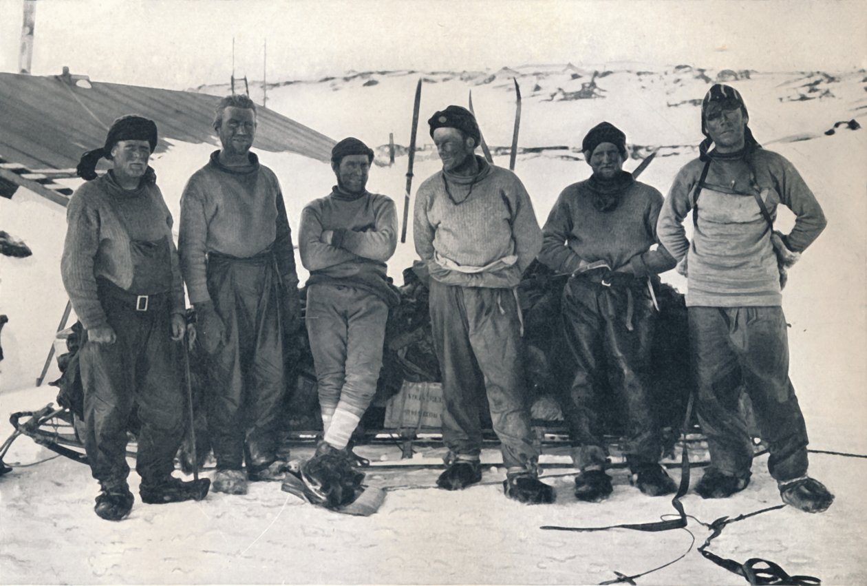 Leutnant Campbells Gruppe bei ihrer Rückkehr nach Cape Evans, 7. November 1912, 1913 von Frank Debenham