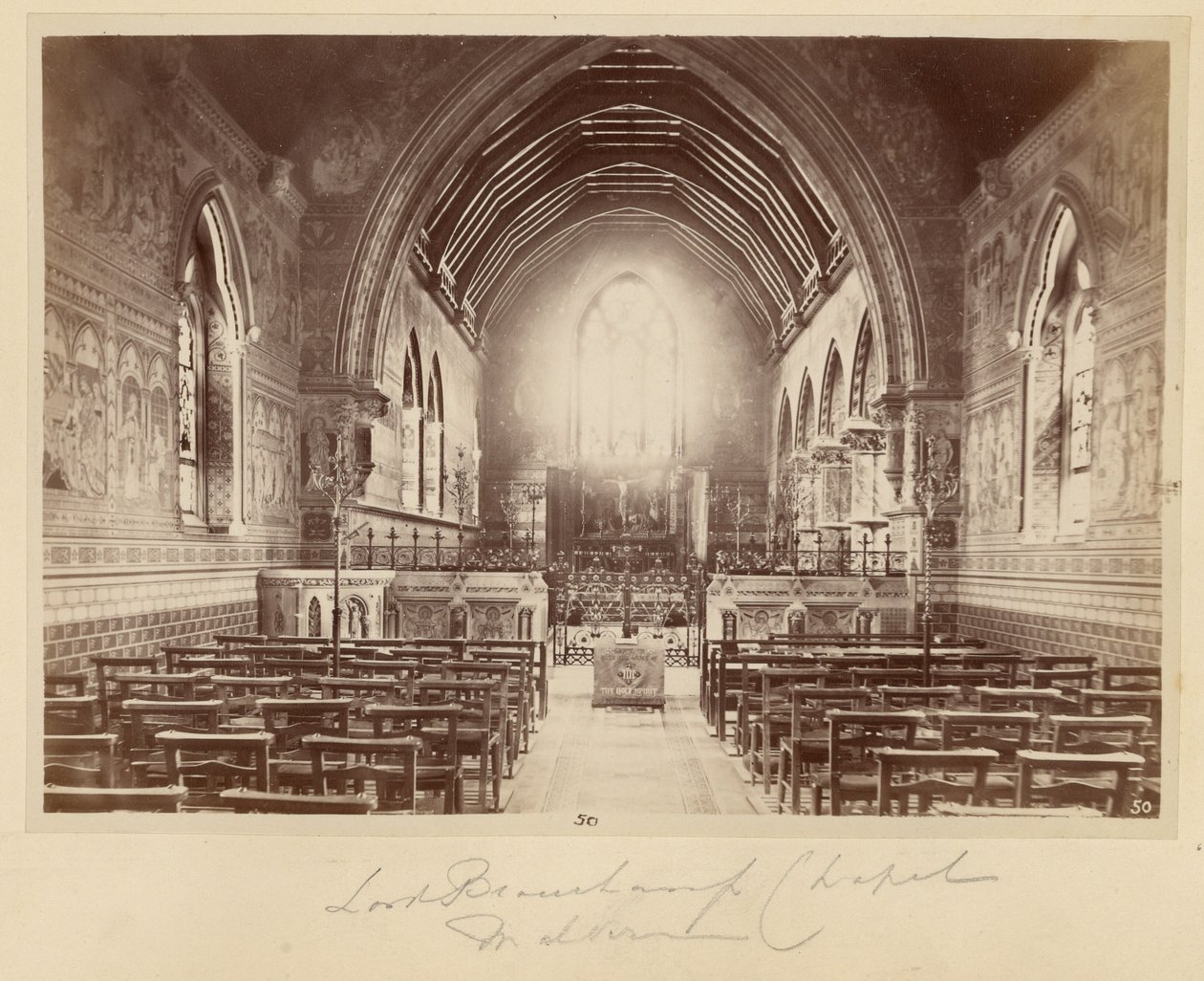 Innenraum einer Kirche von Frank Meadow Sutcliffe