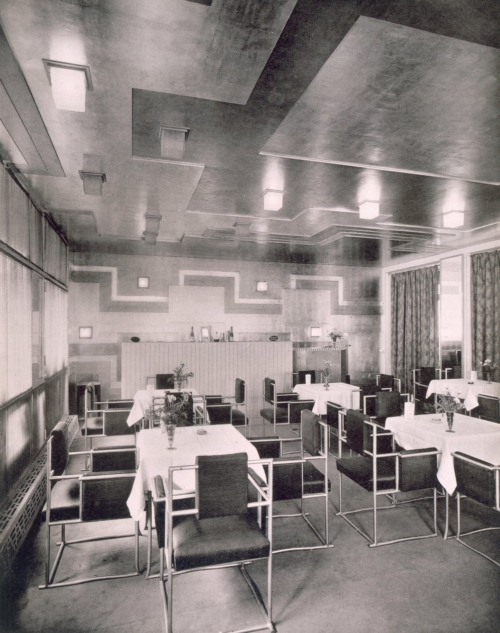 Ein Teeraum im Geschäft von Robert Bely, entworfen von Architekt Pierre Patout, 1920er Jahre von French Photographer