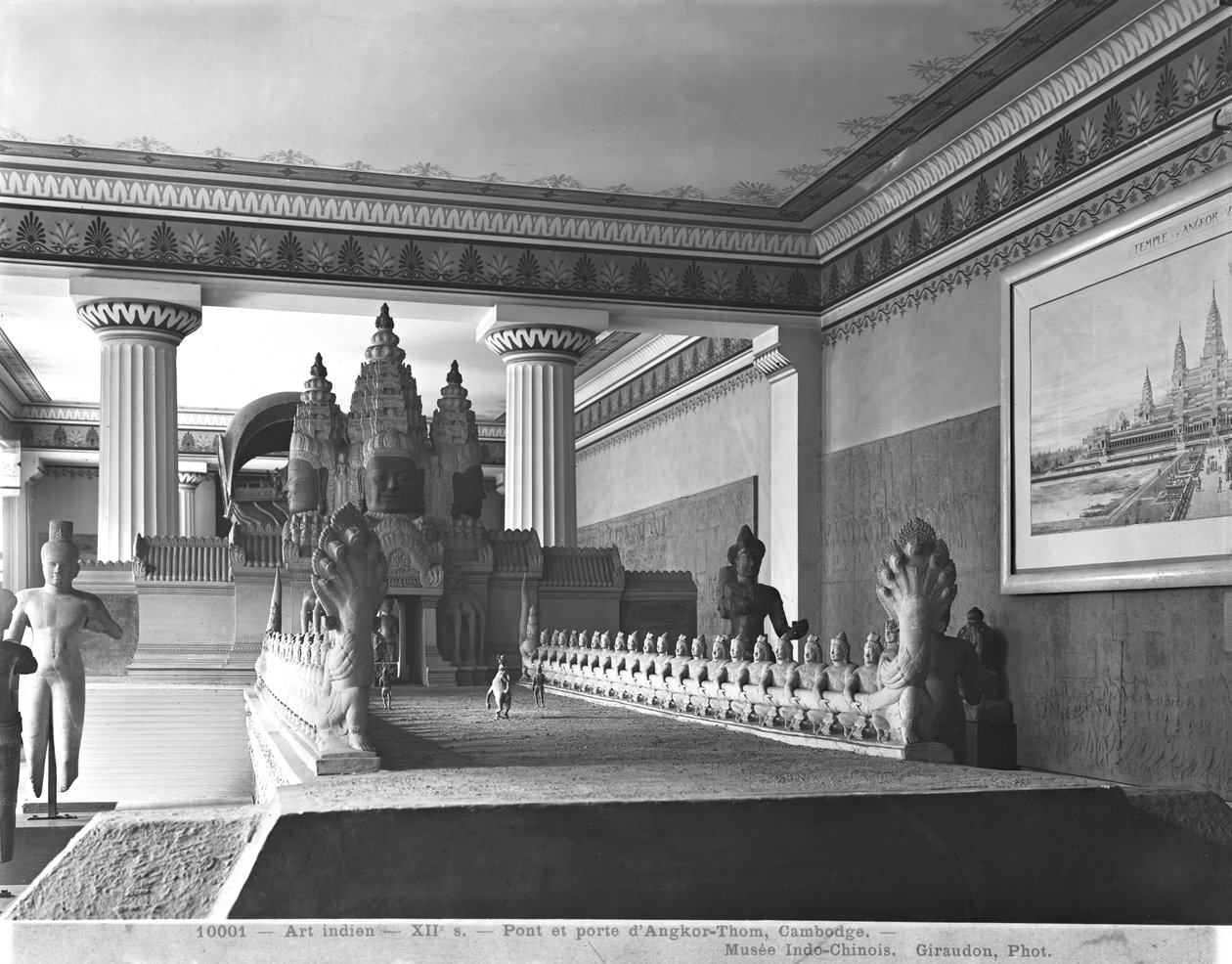Brücke und Tür von Angkor Thom, ca. 1912 von French Photographer