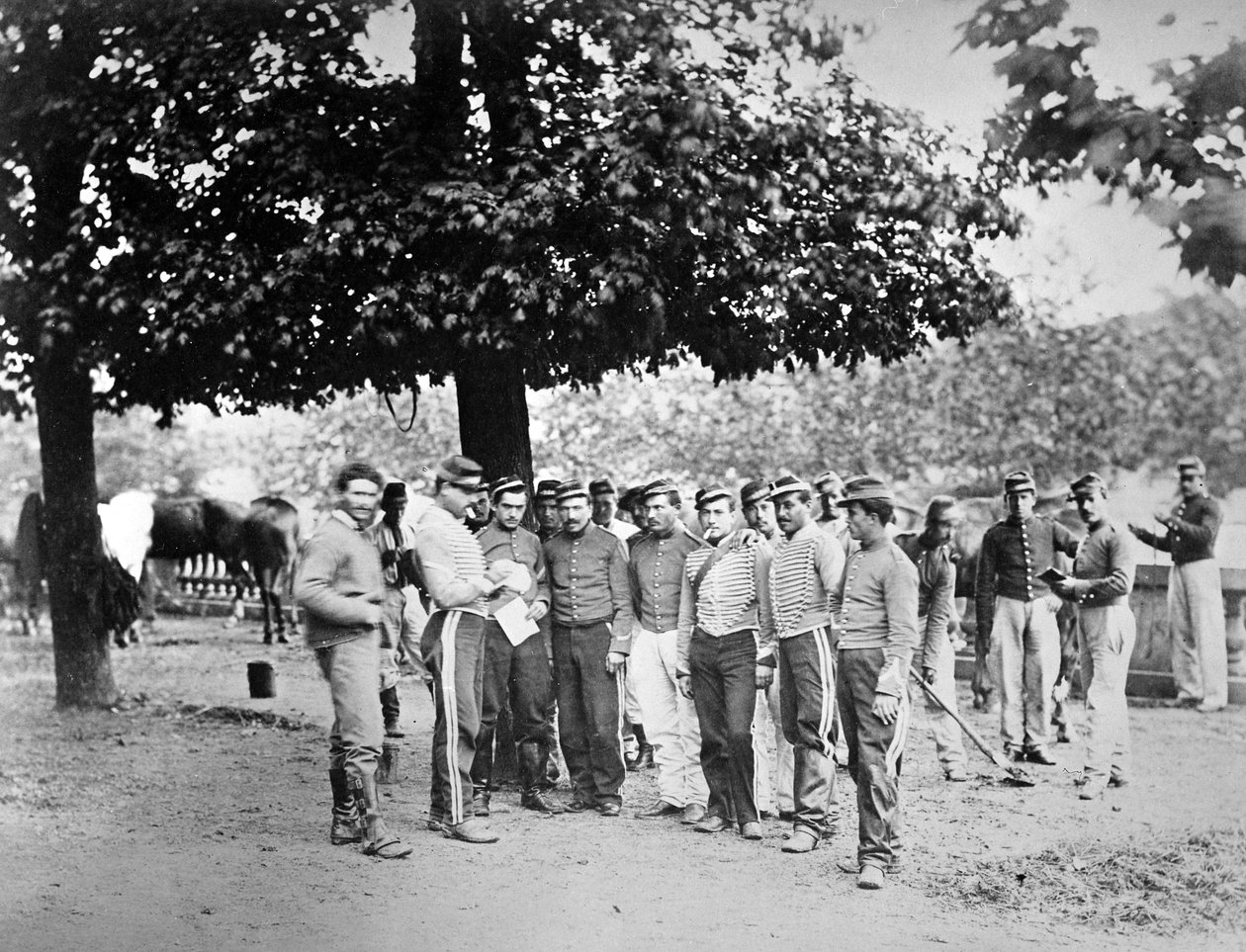 Französische Soldaten während der Belagerung von Paris, um 1870 von French Photographer