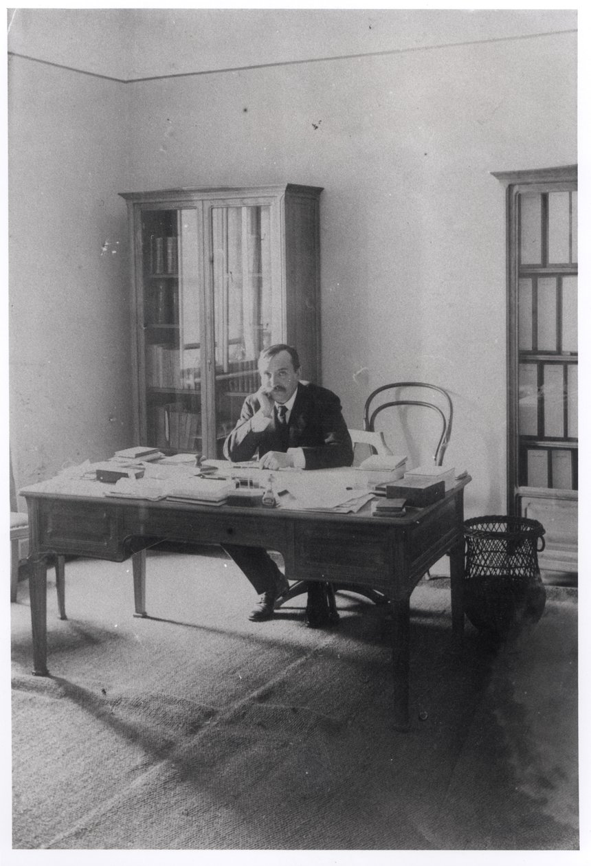 Paul Claudel (1868-1955) in seinem Büro in Prag von French Photographer