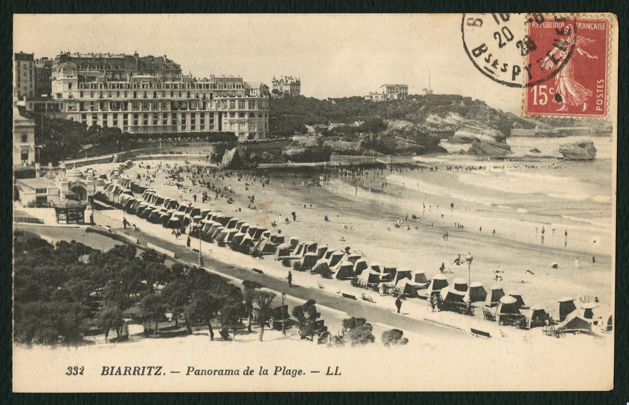 Postkarte, die die Grande Plage von Biarritz, um 1900 darstellt von French Photographer