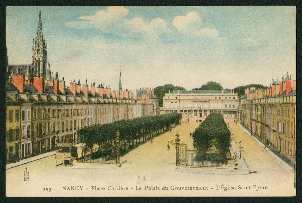 Postkarte, die den Square de La Carrière, den Palais du Gouvernement und die Kirche Saint-Epvre in Nancy, Frankreich, um 1920 darstellt (koloriertes Schwarzweißfoto) von French Photographer