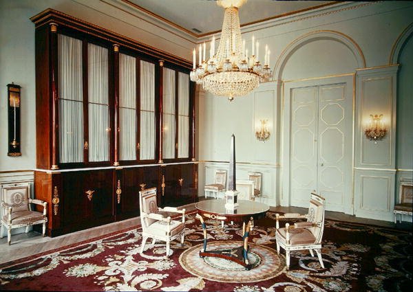 Innenansicht der Bibliothek im Appartement von Prinz Eugene de Beauharnais (1781-1824) von French School
