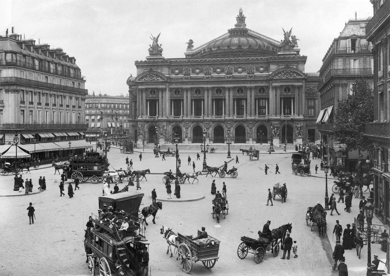 Gesamtansicht der Pariser Oper, spätes 19. Jahrhundert von French Photographer