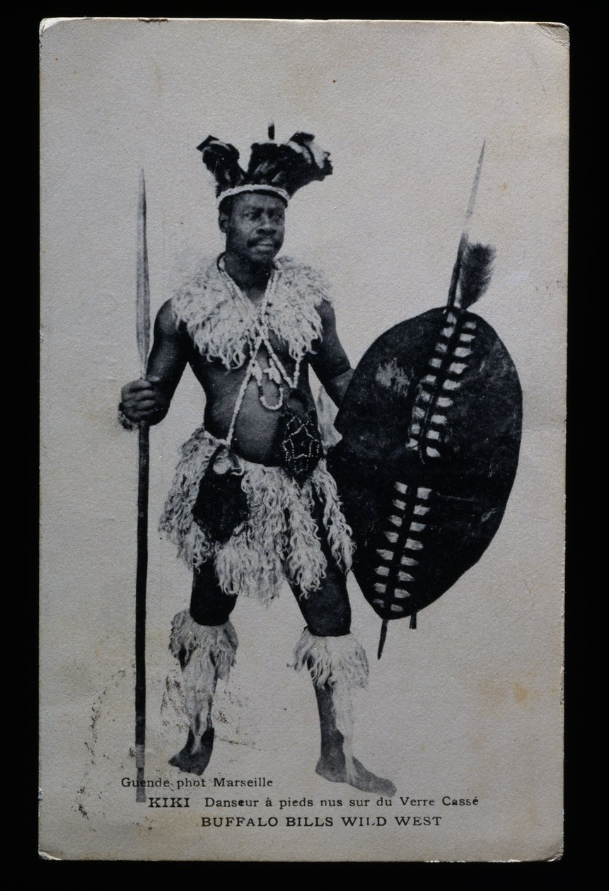 Kiki, Tänzerin, die barfuß auf zerbrochenem Glas auftrat, Buffalo Bill (William Frederick Cody) von French Photographer