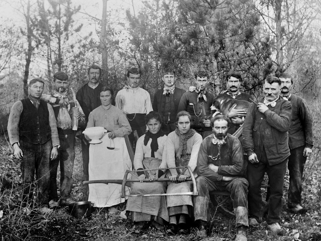 Holzfällerlager mit ihrer Familie, Region Chaumont, Haute Marne, um 1880. Ducos Sammlung. von French Photographer