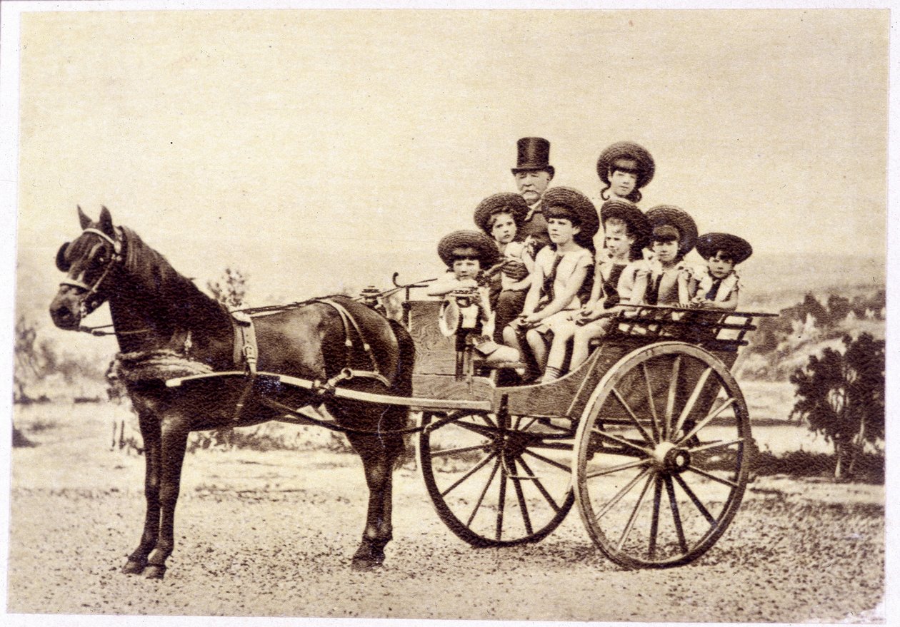 Porträt von Ferdinand de Lesseps (1805 - 1894) und seinen Enkeln von French Photographer