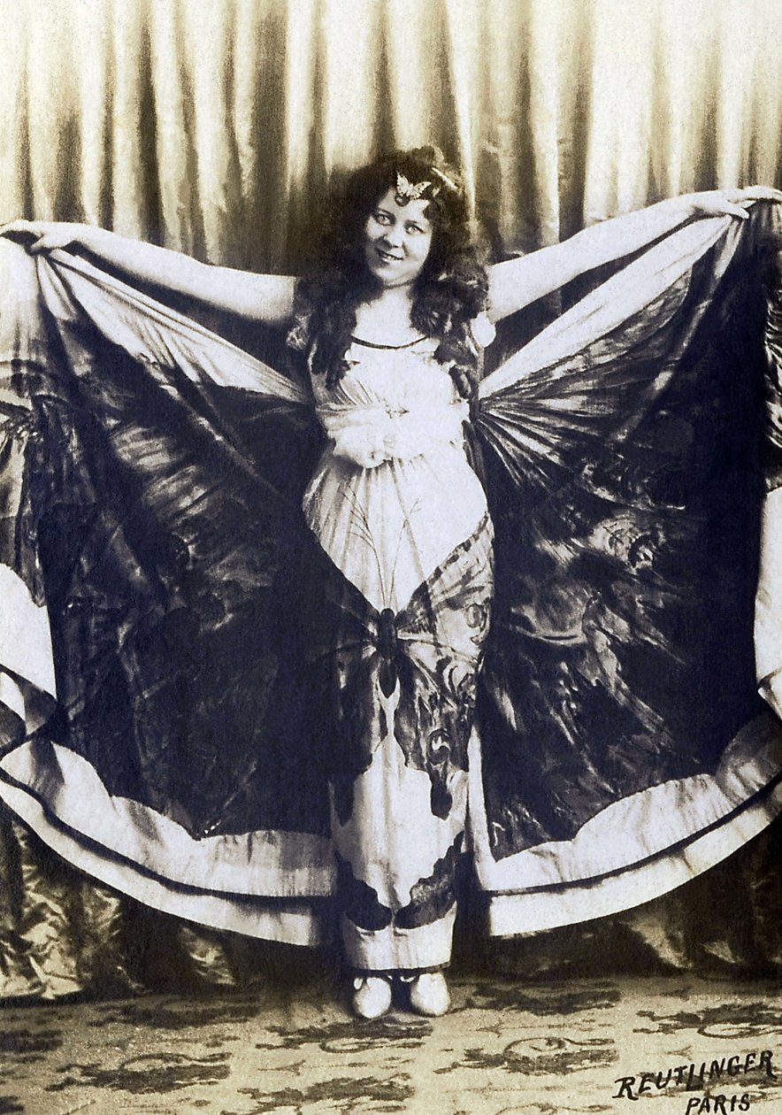 Porträt von Loie Fuller (1862-1928), amerikanische Komikerin, Sängerin, Tänzerin von French Photographer