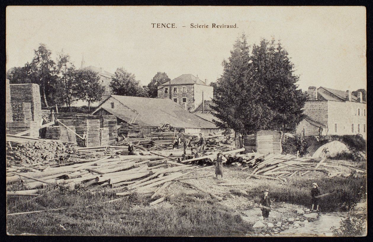 Postkarte, die das Sägewerk Reviraud in Tence, Haute-Loire, um 1900 darstellt von French Photographer