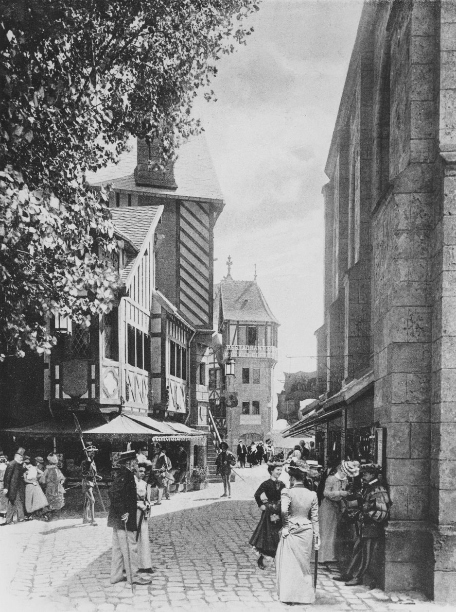 Die Rue des Vieilles Ecoles und die Kirche Saint Julien im alten Paris auf der Weltausstellung von 1900 von French Photographer