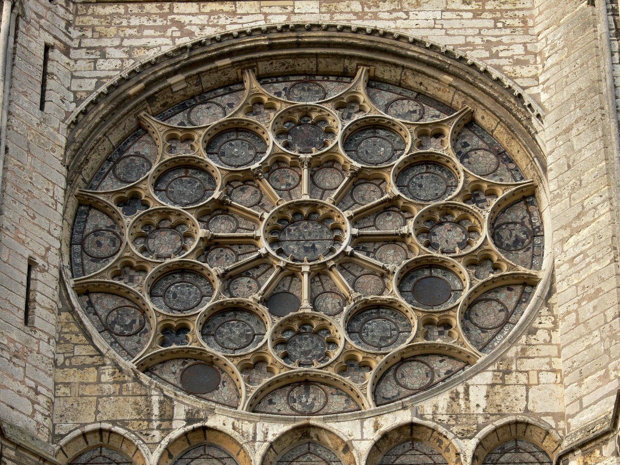 Außenansicht des südlichen Rosettenfensters von French School