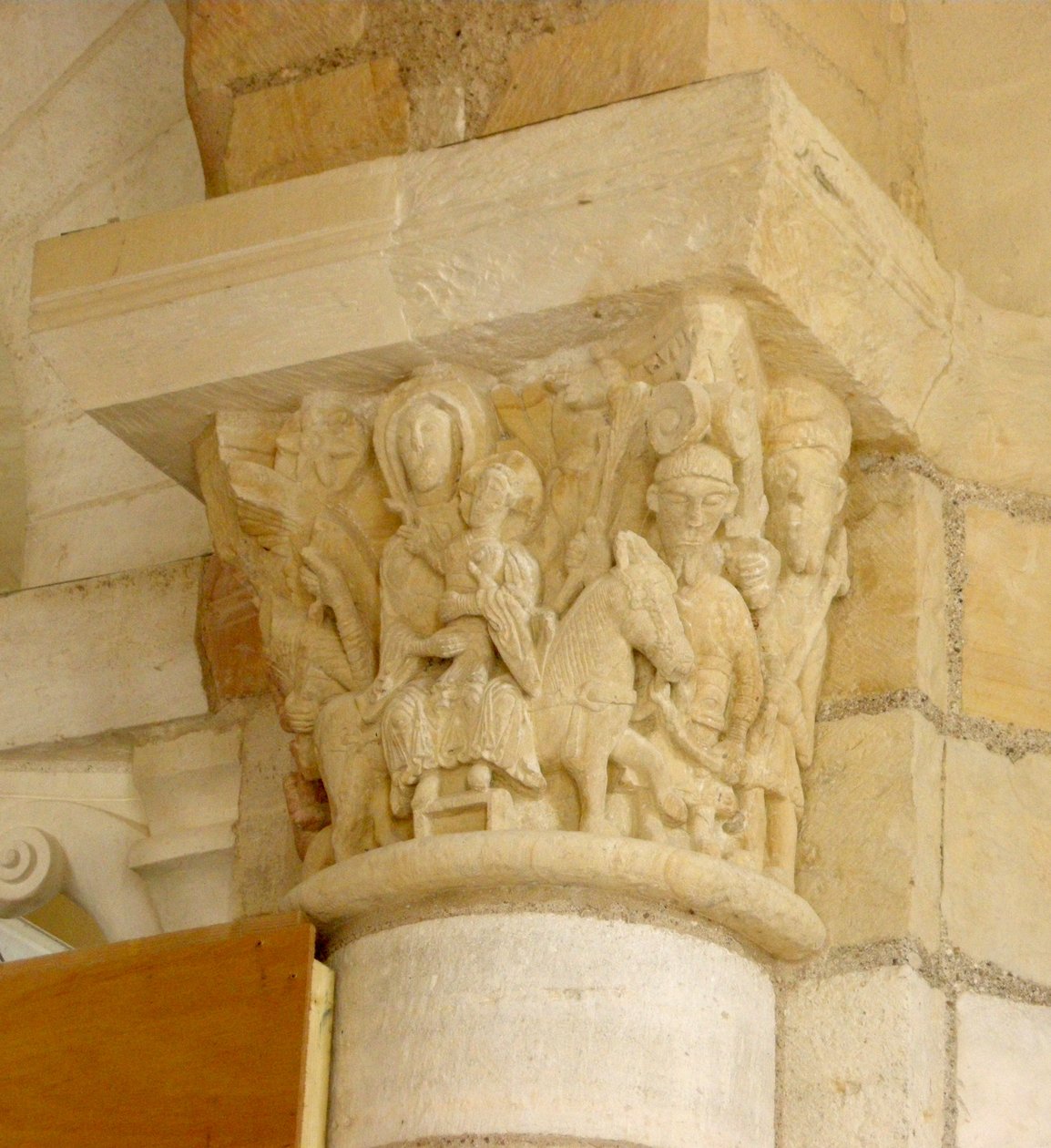 Kapitell mit Darstellung der Flucht nach Ägypten von French School