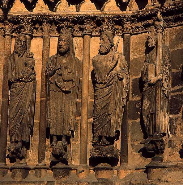Vier Figuren von der Kathedralenfassade von French School