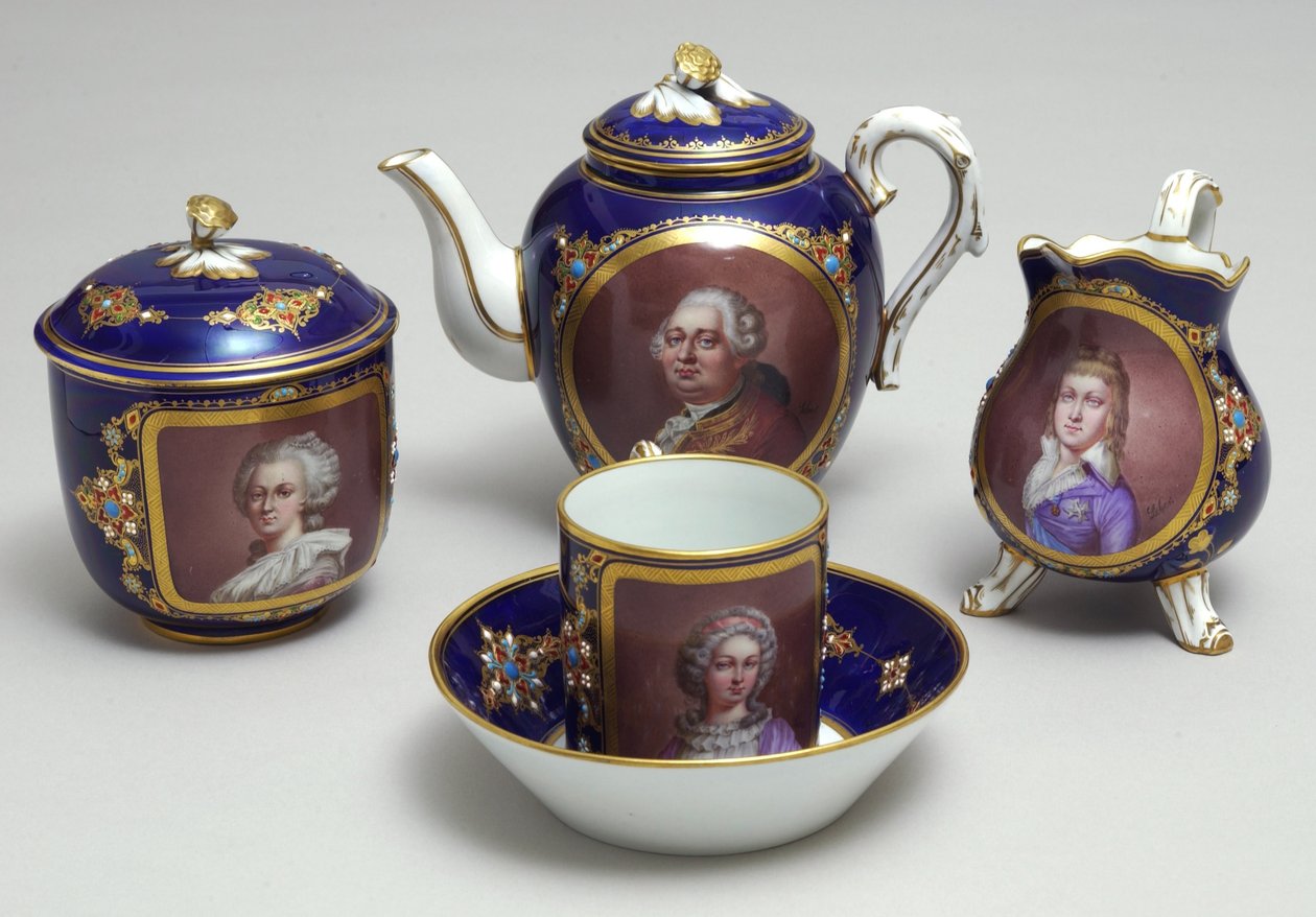 Teil eines Teeservices mit Porträts von Louis XVI (1754-93) und Marie Antoinette (1755-93), Sevres, Frankreich, ca. 1789 von French School