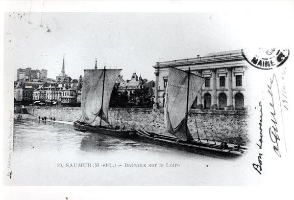 Postkarte, die Lastkähne auf der Loire in Saumur, Frankreich, vor 1914 zeigt von French School