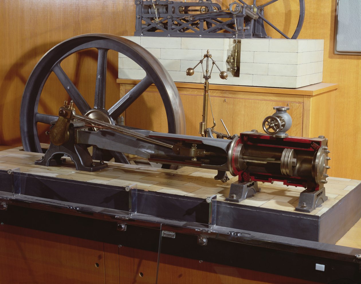 Rekonstruktion der von George Henry Corliss (1817-88) erfundenen Dampfmaschine (Metall) von French School