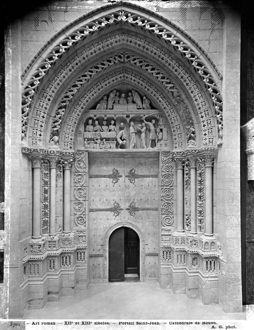 Reproduktion des Fassadenportals des Heiligen Johannes des Täufers an der Rouen-Kathedrale (Gipsabdruck) von French School