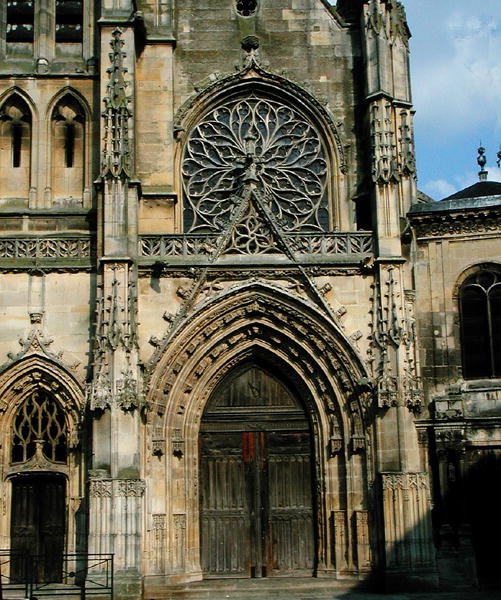 Südportal der Westfassade (Südliche Tür) von French School