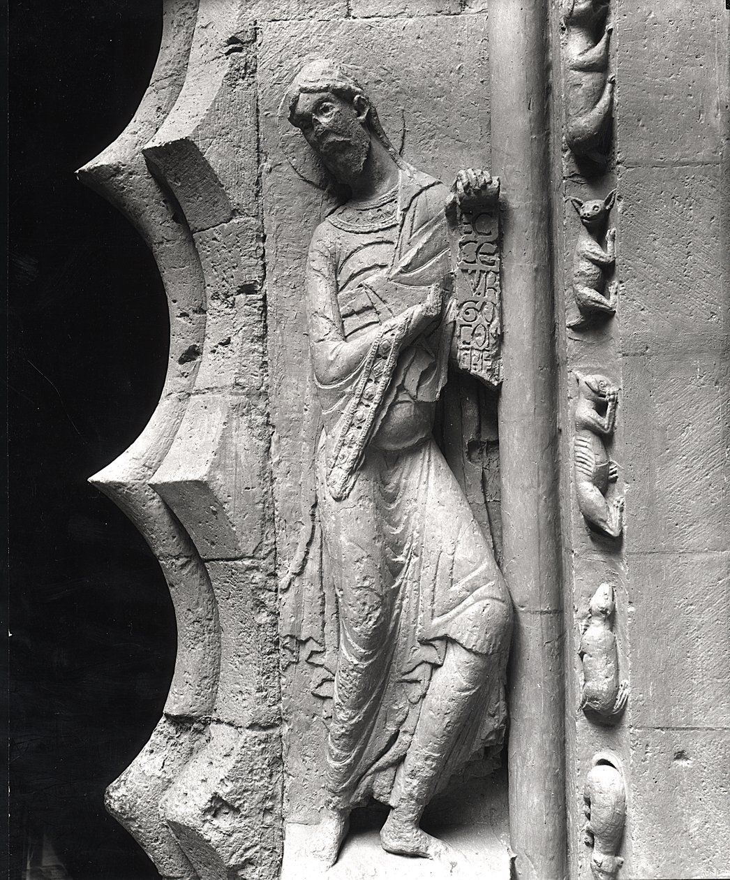 Der Prophet Jesaja, eine Phylakterie entrollend, aus dem Südportal, vor 1125 von French School