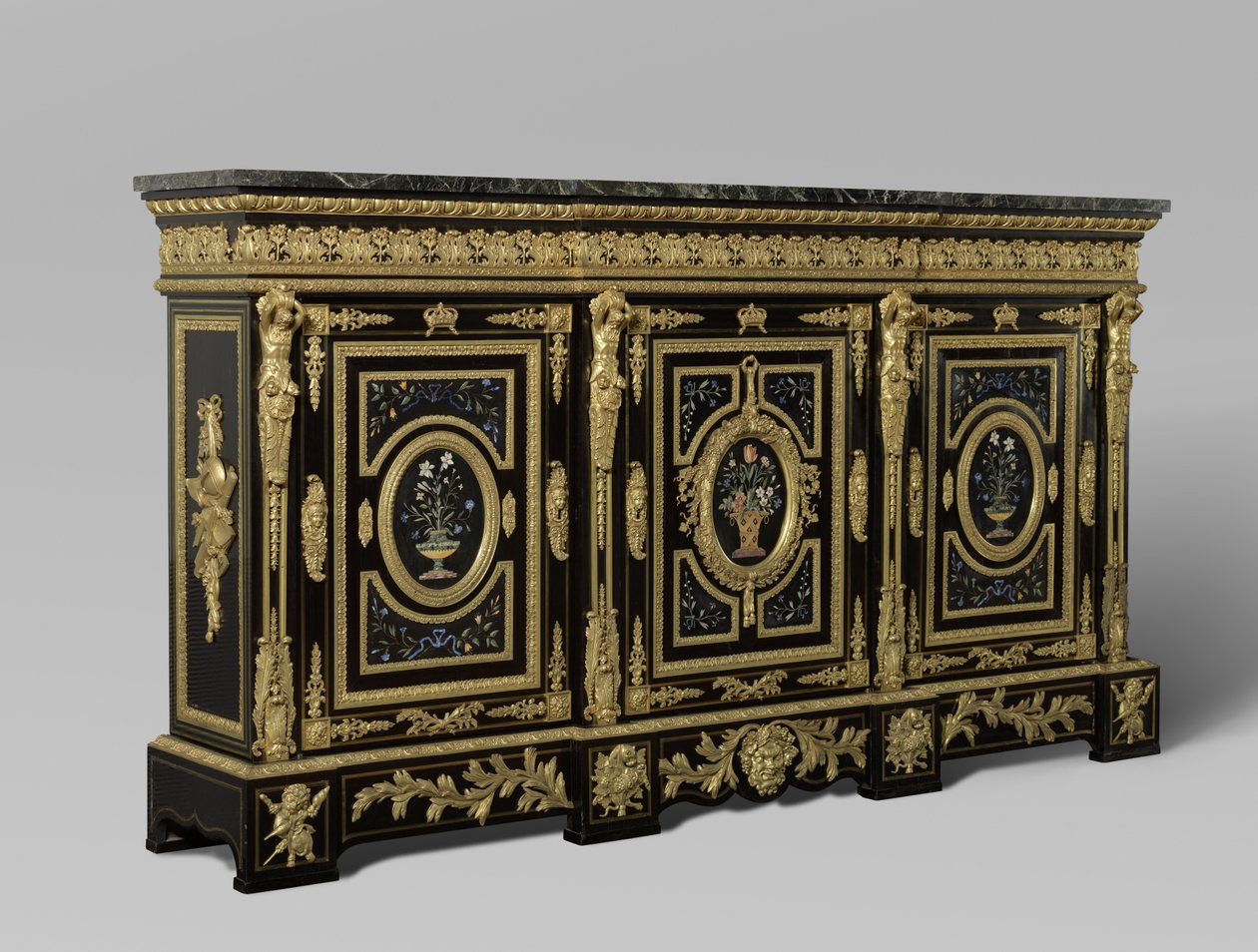 Dreitüriger Schrank, um 1835-38 von French School