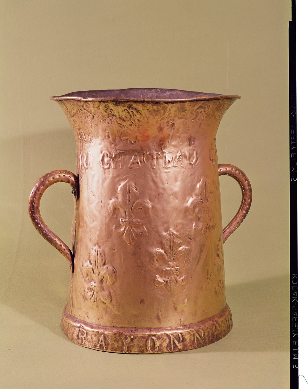 Vase, aus Bayonne von French School