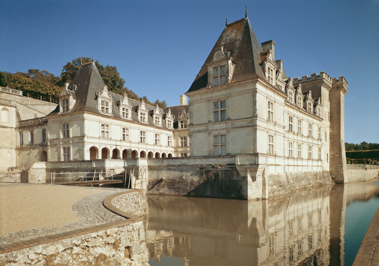 Ansicht des Eingangs und des Ehrenhofs von French School