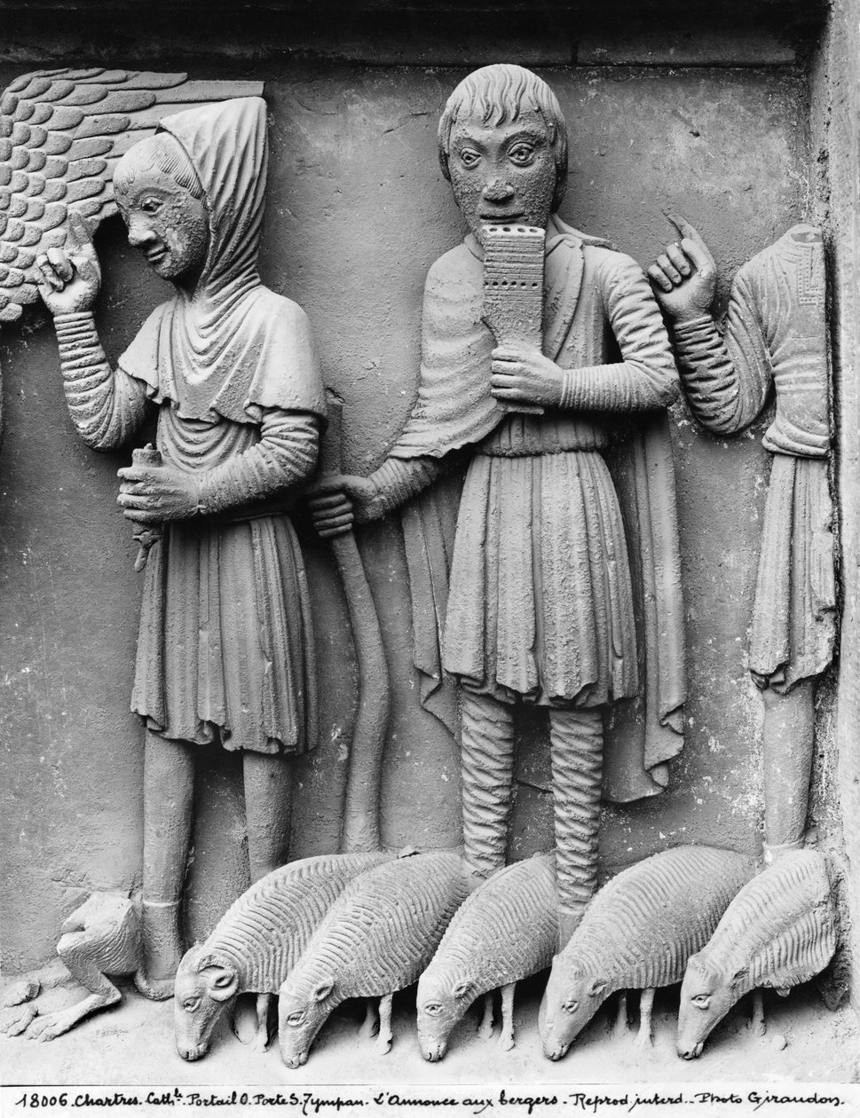 Westportal, Südtor, Tympanon mit Darstellung der Madonna und des thronenden Kindes, Verkündigung an die Hirten, um 1145-50 (Detail) von French School