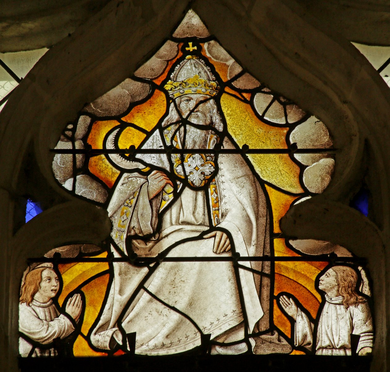 Fenster, das eine Szene aus dem Buch der Offenbarung darstellt: Gott mit Sichel von French School