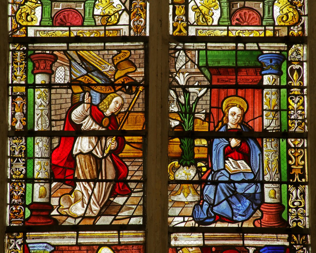 Fenster, das die Verkündigung darstellt von French School