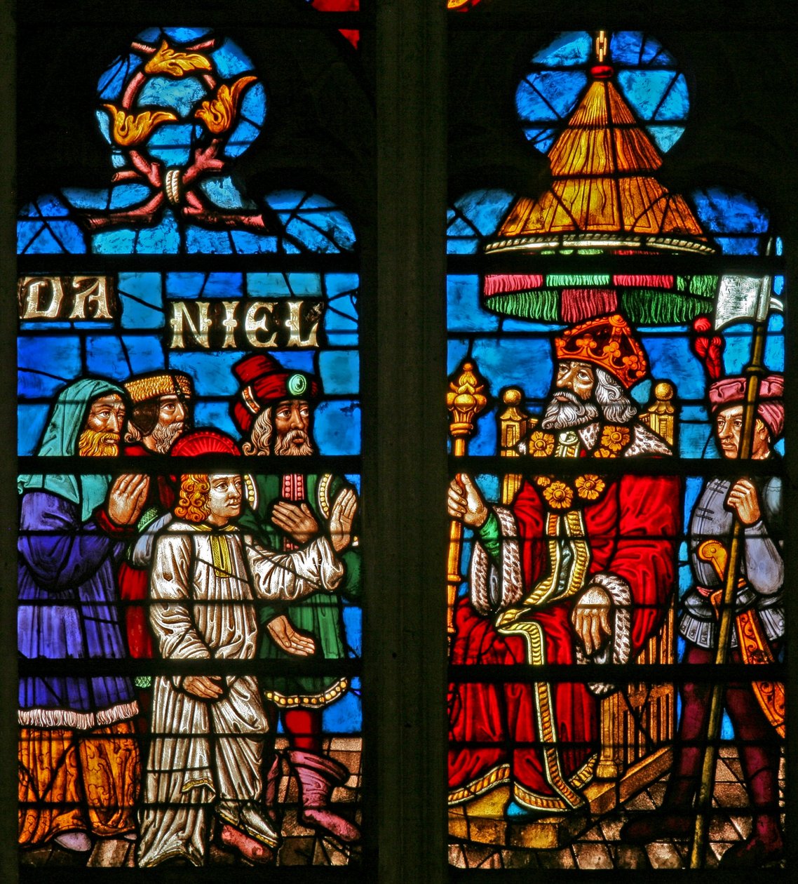 Fenster w136, Szenen aus der Geschichte von Daniel: vor Nebukadnezar von French School