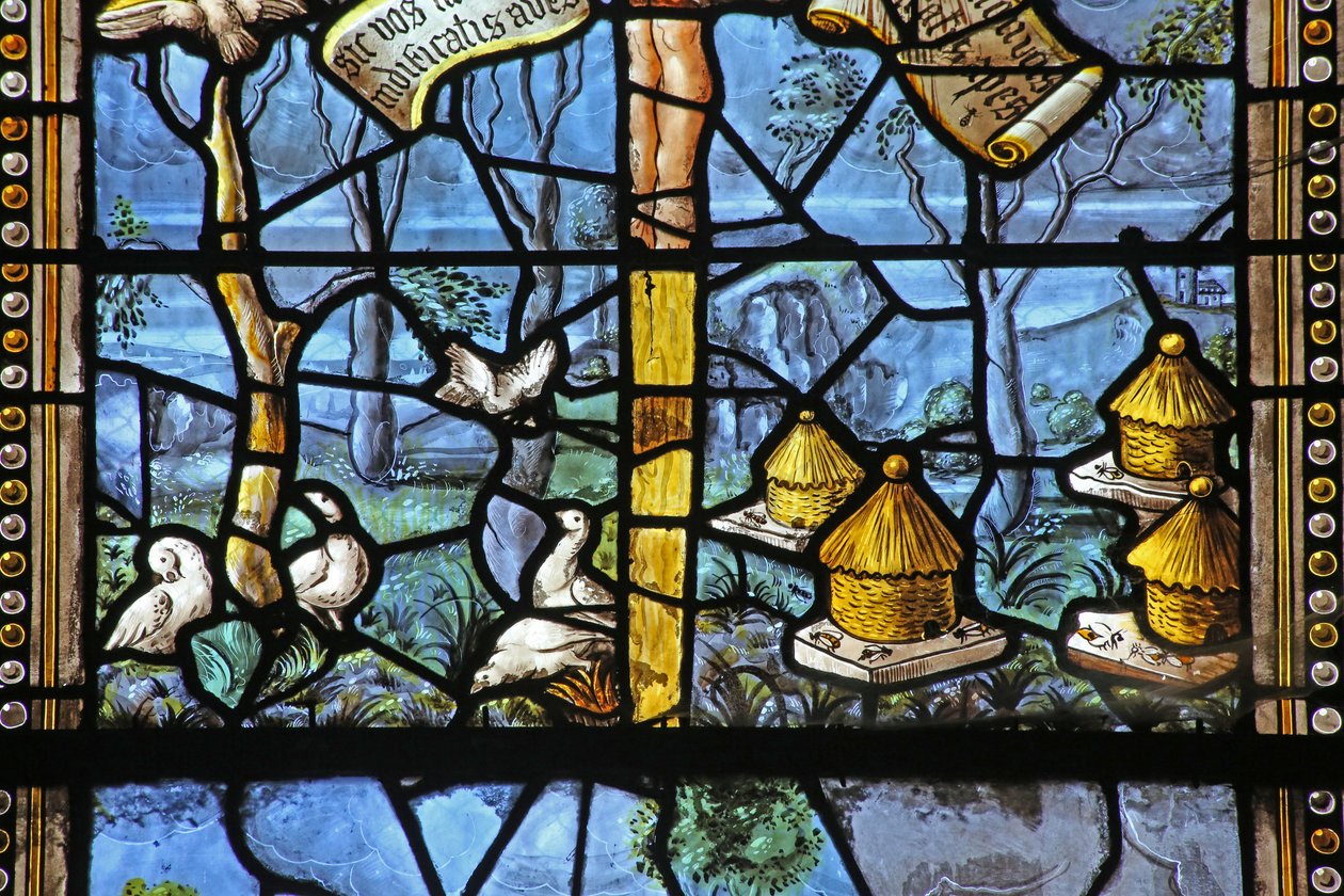 Fenster w26, das von Vergil inspirierte ländliche Szenen unter Christus am Kreuz darstellt von French School