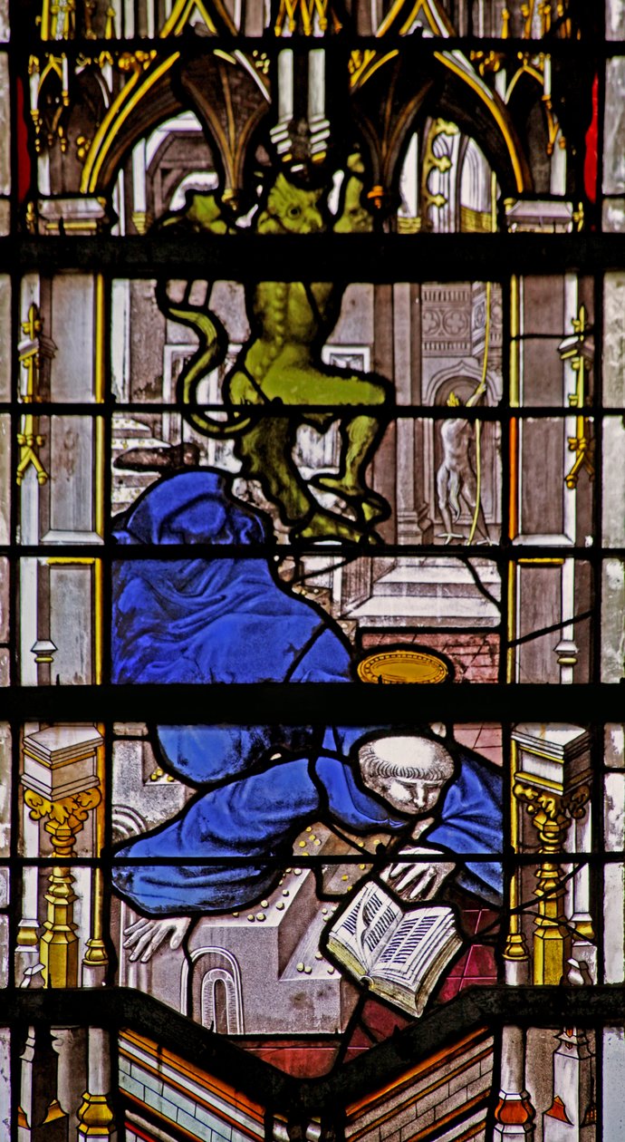 Fenster w27 mit Darstellung des Heiligen Martin, der die Treppe hinunterfällt: ein Teufel feiert von French School