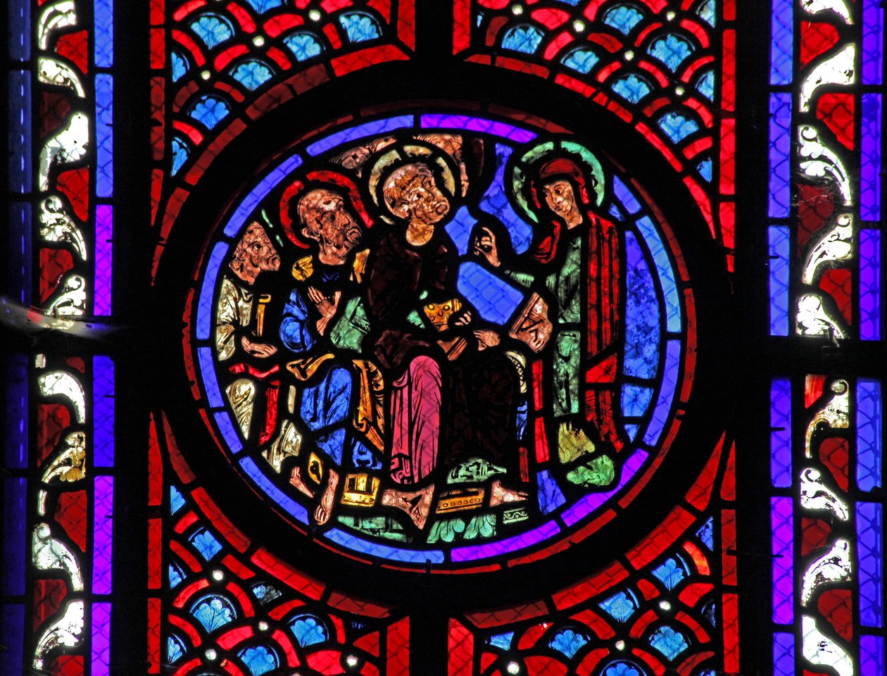 Fenster w2 zeigt eine Szene aus dem Leben der hl. Maria Magdalena - die Heilige erzählt den Jüngern von der Auferstehung von French School