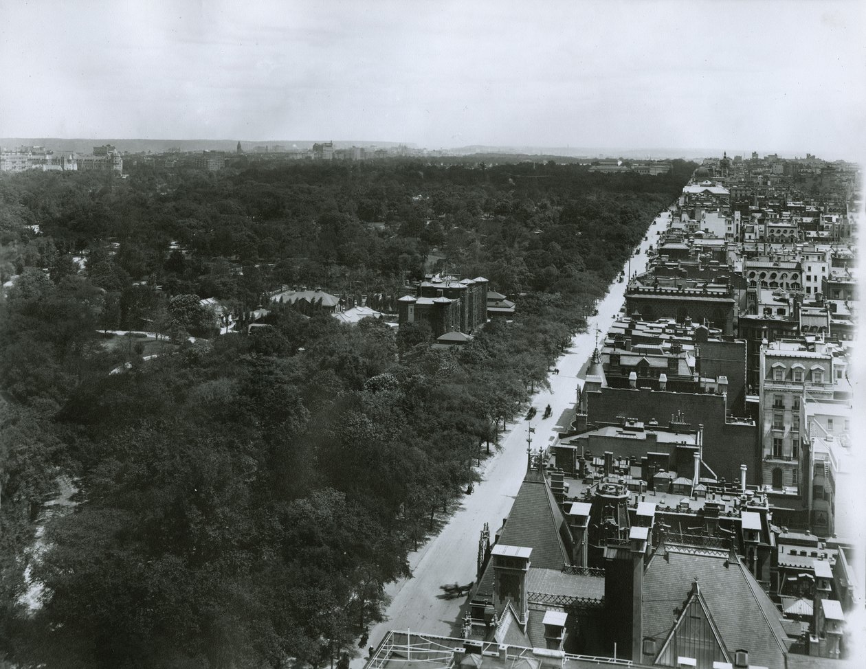 Fifth Avenue, Blick nach Norden vom Dach des Metropolitan Club in der 61st Street, New York City, ca. 1904 von G.P. Hall und Sohn