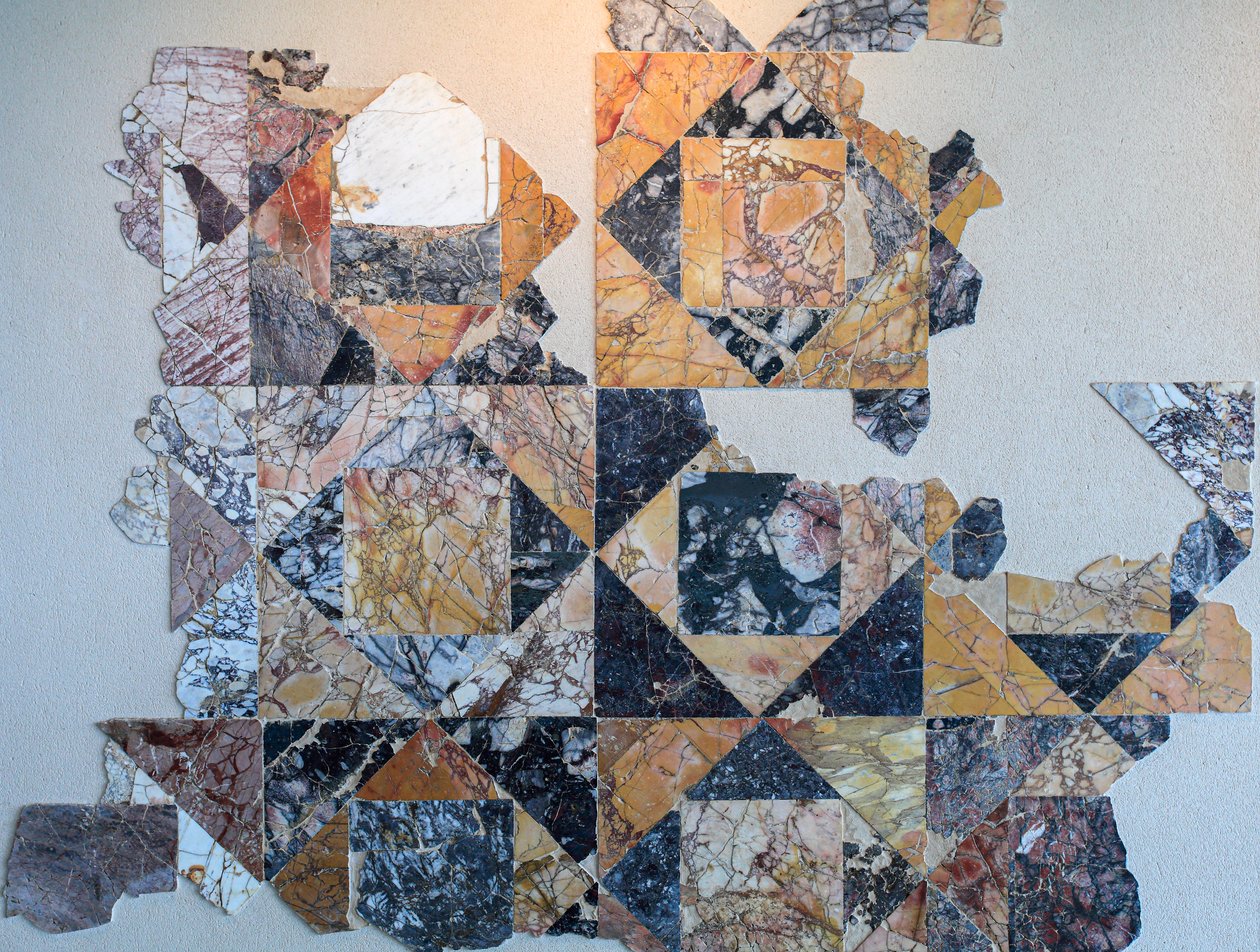 Marmorboden in Opus Sectile von einem römischen öffentlichen Monument von Gallo-Roman