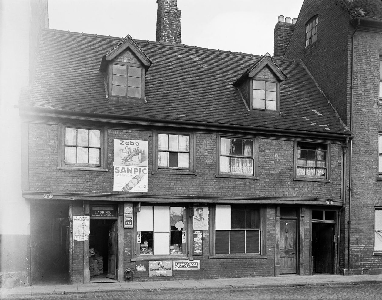 85 Little Park Street, Coventry, West Midlands, 1941 von George Bernard Mason