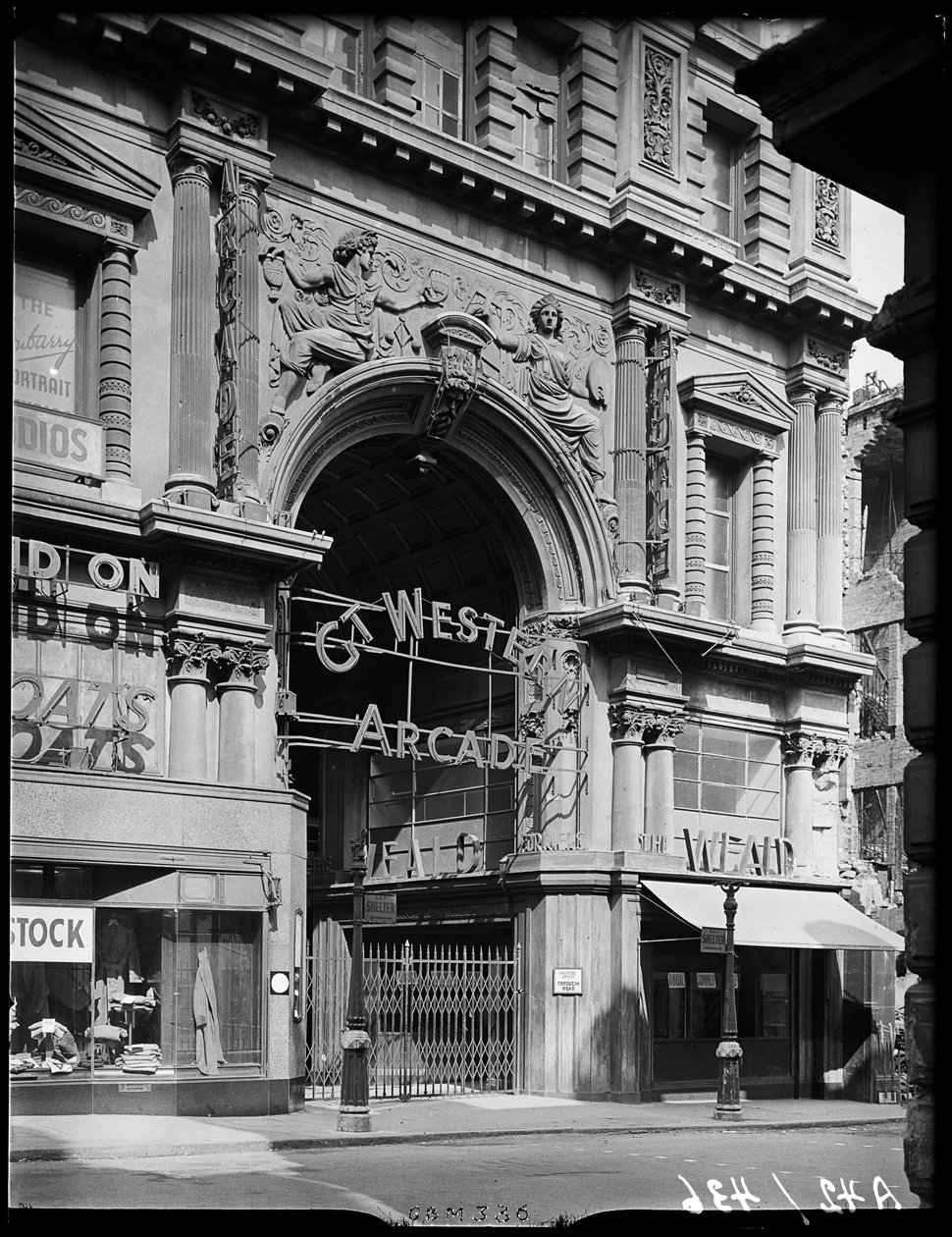 Great Western Arcade, Temple Row, Birmingham, 1941 von George Bernard Mason