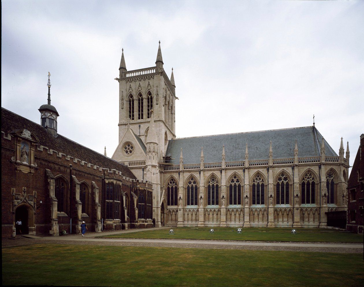 Gotische Kunst: Ansicht des Saint John College, gegründet 1511 von der Gräfin von Richmond von George Gilbert Scott