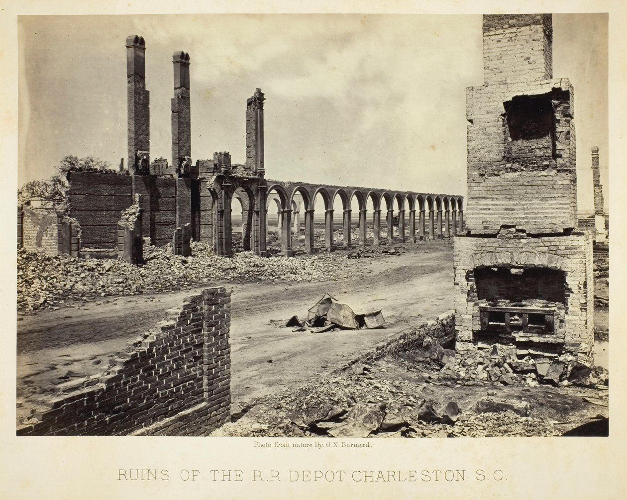 Ruinen des R.R. Depots Charleston, S.C. von George N. Barnard