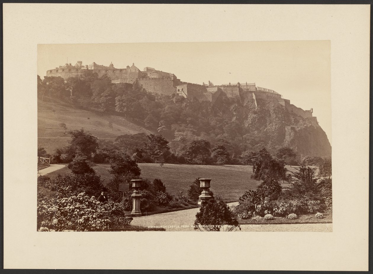 Edinburgh Castle von den West Princes St. Gardens von George Washington Wilson
