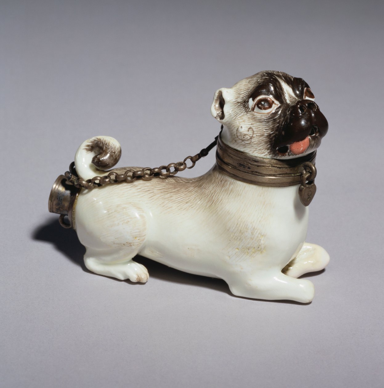 Eine Meissener Pfeifenschale, modelliert als sitzender Mops, ca. 1745 von German School